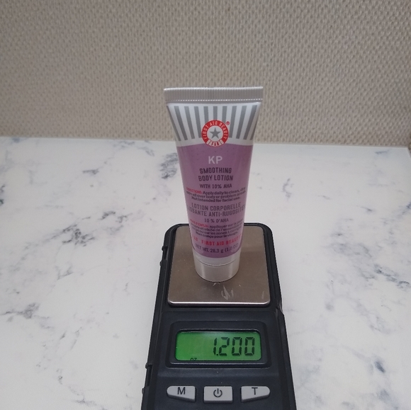 First Aid Beauty KP Smoothing Body Lotion 1oz 28.3g Deluxe Travel Size - Picture 4 of 4